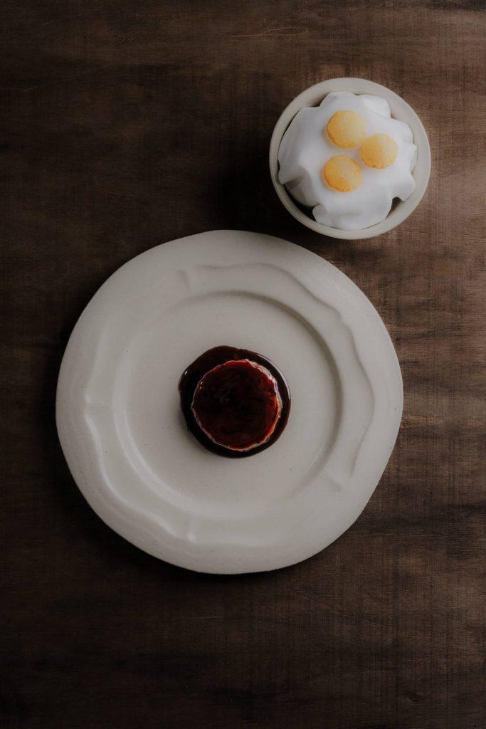 Présentation dessert - restaurant gastronomique enraciné dans le terroir de la Drôme