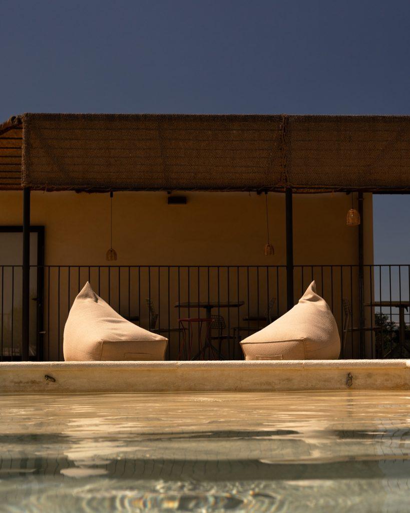 Piscine avec vue sur les paysages de la Drôme provençale